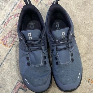 7.5 water proof woman’s navy on clouds